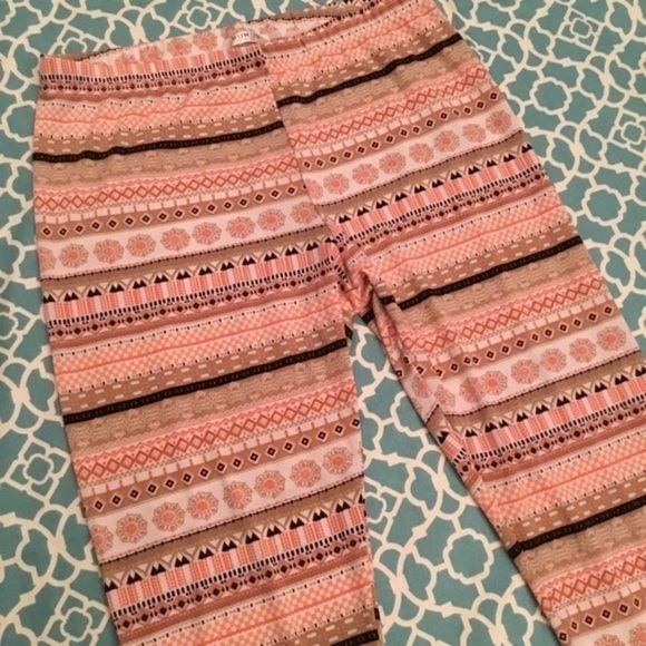 FRUMOS Peach and cream Seasonal Leggings - Picture 5 of 7